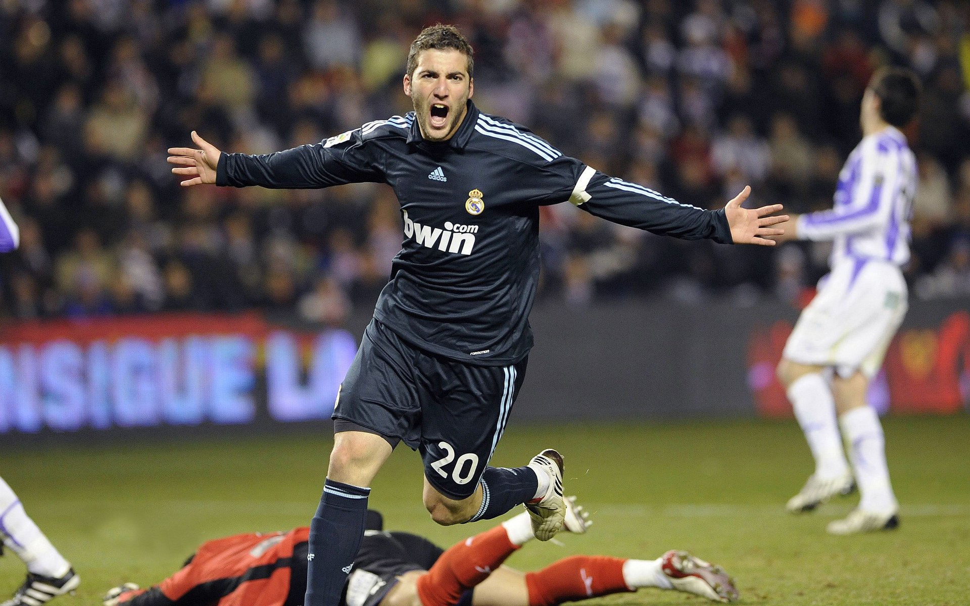 欧冠巅峰对决，皇马绝杀曼城挺进决赛，安切洛蒂再创传奇